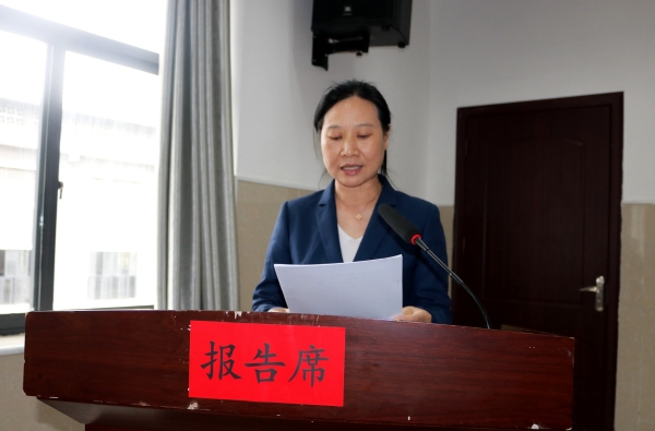 陈慧出席会议